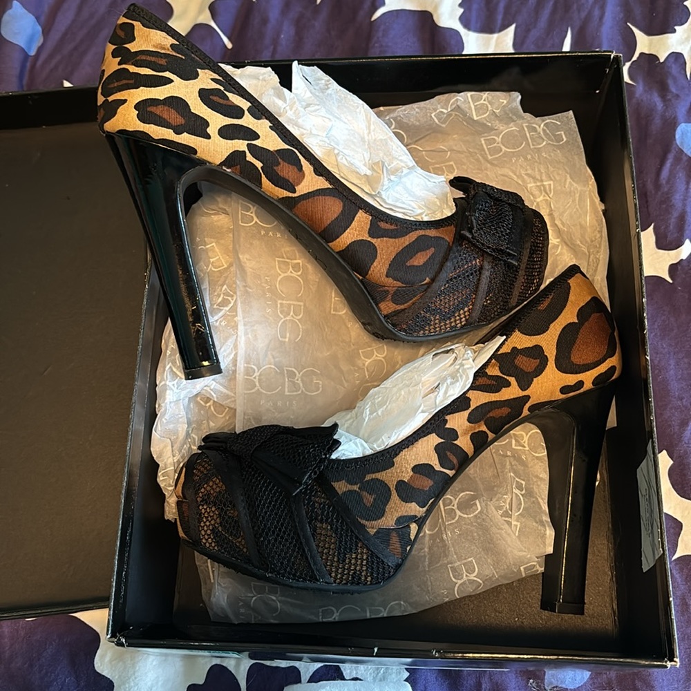 Women’s BCBG Paris Phyniax size 8 leopard platform heels